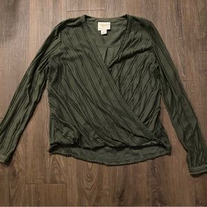 Mauve by Anthropologie Green Textured Wrap Shirt with Button